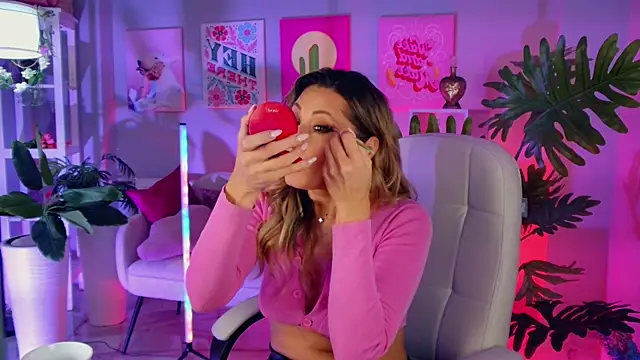 SarahAlluring online show from January 16, 12:20 pm