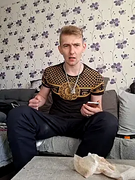 Snapshot of ThePython666 chatting on October 29, 11:01 am ThePython666 online show from October 29, 11:01 am