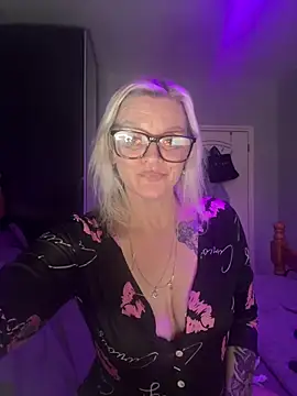 Curvy-Cleo online show from February 10, 12:09 pm