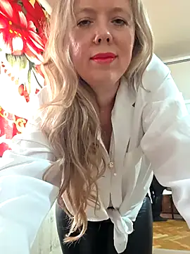 Irina3718 online show from April 12, 1:27 pm