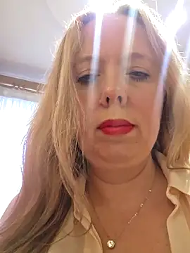 Irina3718 online show from April 22, 3:57 pm