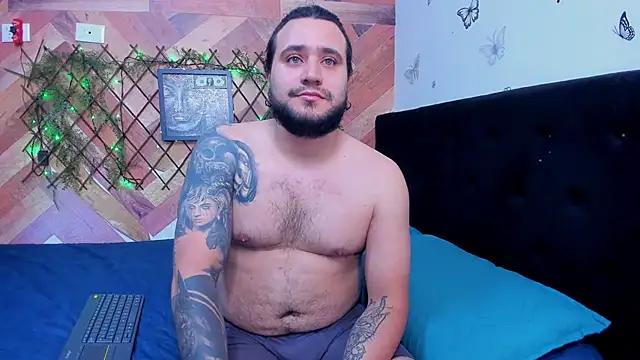 Snapshot of EmilyandChristianTattoos chatting on November 6, 11:15 pm EmilyandChristianTattoos online show from November 6, 11:15 pm