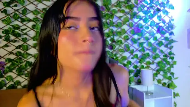 Snapshot of alice_rous21 chatting on October 1, 1:28 pm alice rous21 online show from October 1, 1:28 pm