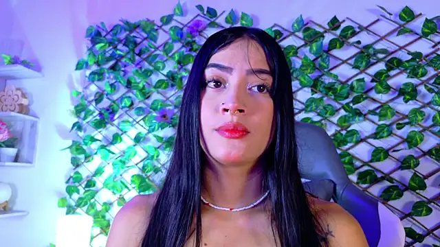 Snapshot of alice_rous21 chatting on October 7, 1:30 pm alice rous21 online show from October 7, 1:30 pm