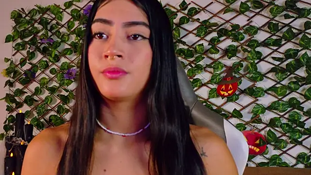 Snapshot of alice_rous21 chatting on October 28, 1:03 pm alice rous21 online show from October 28, 1:03 pm