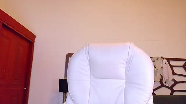 Snapshot of alice_rous21 chatting on October 31, 1:23 pm alice rous21 online show from October 31, 1:23 pm