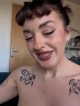 Petite Juicy Olive online show from April 24, 9:01 am