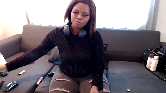 Snapshot of LustyDeziree1 chatting on October 13, 12:05 pm LustyDeziree1 online show from October 13, 12:05 pm