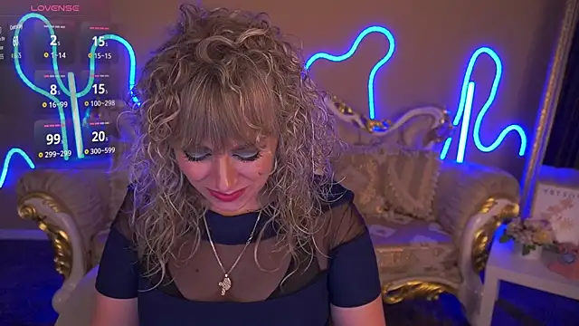 CandyLadyyy online show from October 24, 9:00 pm