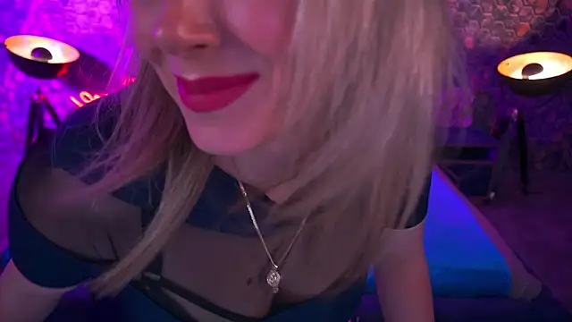 CandyLadyyy online show from March 13, 10:05 pm