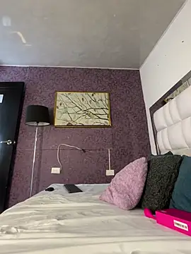 LunaCandy  online show from December 4, 1:20 pm