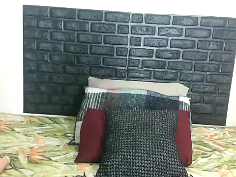 Snapshot of clover_cams1874 chatting on May 6, 5:07 pm clover cams1874 online show from May 6, 5:07 pm