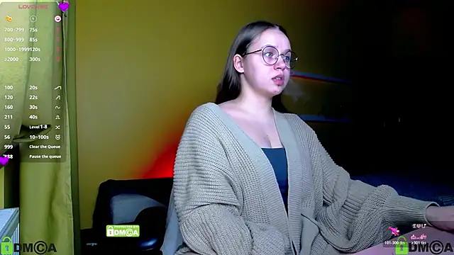 Snapshot of Lilysweet13 chatting on October 26, 1:28 pm Lilysweet13 online show from October 26, 1:28 pm