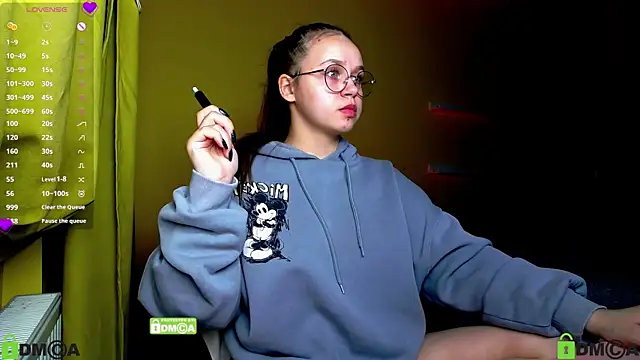 Snapshot of Lilysweet13 chatting on October 27, 1:48 pm Lilysweet13 online show from October 27, 1:48 pm