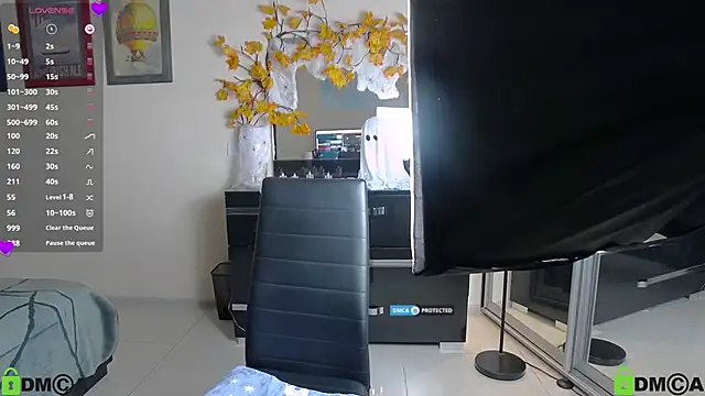 Snapshot of Lilysweet13 chatting on October 29, 11:23 am Lilysweet13 online show from October 29, 11:23 am