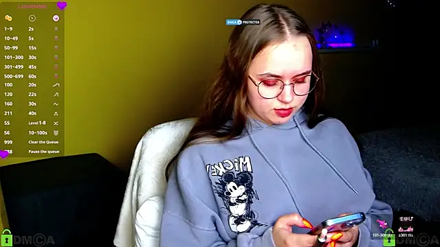 Snapshot of Lilysweet13 chatting on November 10, 9:03 pm Lilysweet13 online show from November 10, 9:03 pm