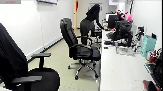 Snapshot of jenn_cg chatting on October 13, 3:56 pm jenn cg online show from October 13, 3:56 pm