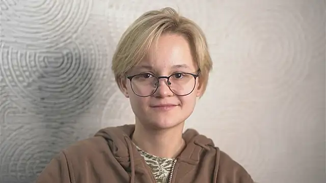 PortiaFrail online show from March 11, 7:36 pm