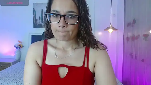 Rose Thompson1 online show from May 13, 1:30 pm
