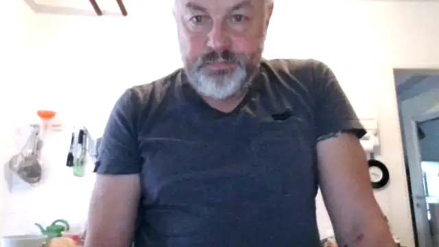 Berg Boy online show from November 2, 8:17 am