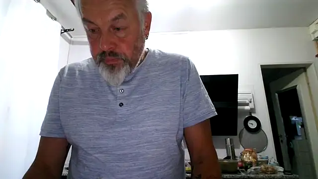 Snapshot of Berg_Boy chatting on May 27, 3:47 am Berg Boy online show from May 27, 3:47 am