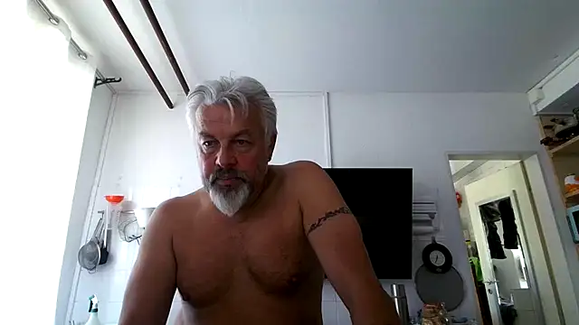 Snapshot of Berg_Boy chatting on May 28, 10:34 am Berg Boy online show from May 28, 10:34 am