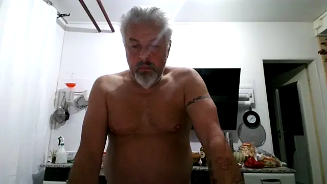 Snapshot of Berg_Boy chatting on May 29, 12:08 am Berg Boy online show from May 29, 12:08 am