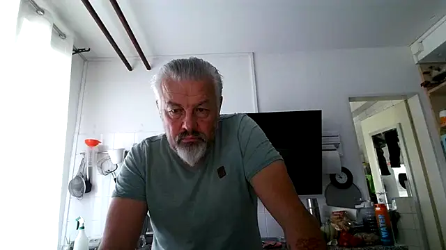 Snapshot of Berg_Boy chatting on May 30, 6:54 am Berg Boy online show from May 30, 6:54 am