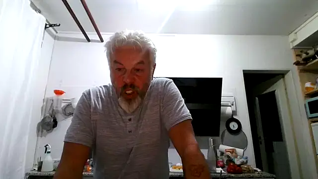 Snapshot of Berg_Boy chatting on June 1, 3:30 am Berg Boy online show from June 1, 3:30 am