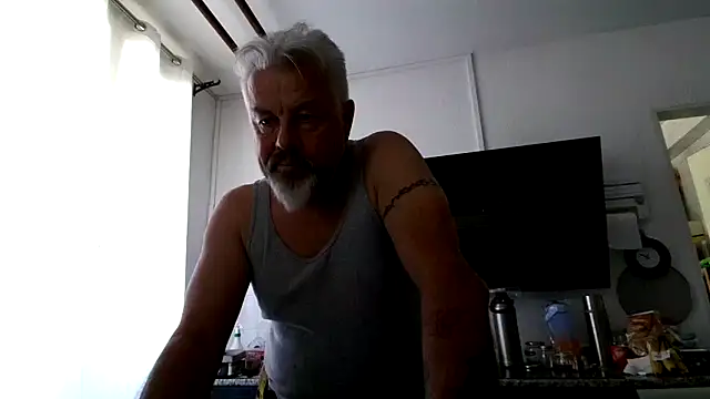 Snapshot of Berg_Boy chatting on June 16, 10:51 am Berg Boy online show from June 16, 10:51 am