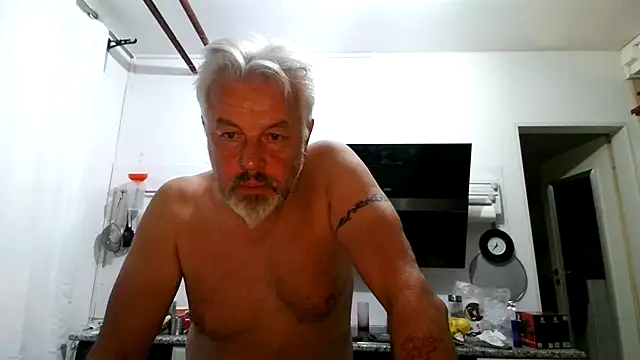 Snapshot of Berg_Boy chatting on July 8, 10:36 pm Berg Boy online show from July 8, 10:36 pm