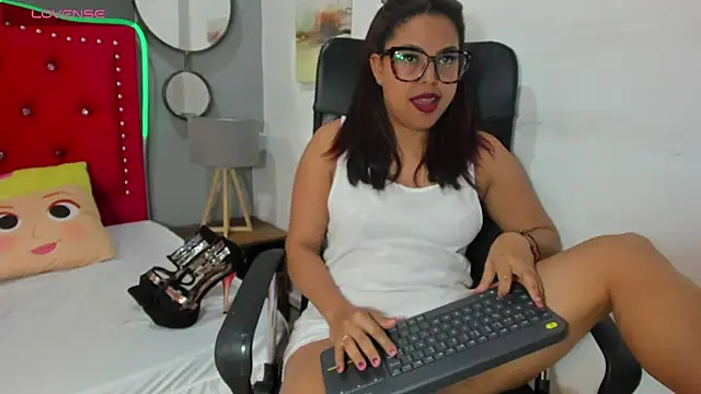 Snapshot of Mehlany_Moretz chatting on March 13, 10:54 pm Mehlany Moretz online show from March 13, 10:54 pm