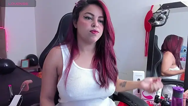 Snapshot of Mehlany_Moretz chatting on November 15, 3:04 am Mehlany Moretz online show from November 15, 3:04 am