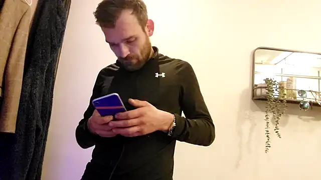 Snapshot of LKC94 chatting on October 6, 12:52 am LKC94 online show from October 6, 12:52 am