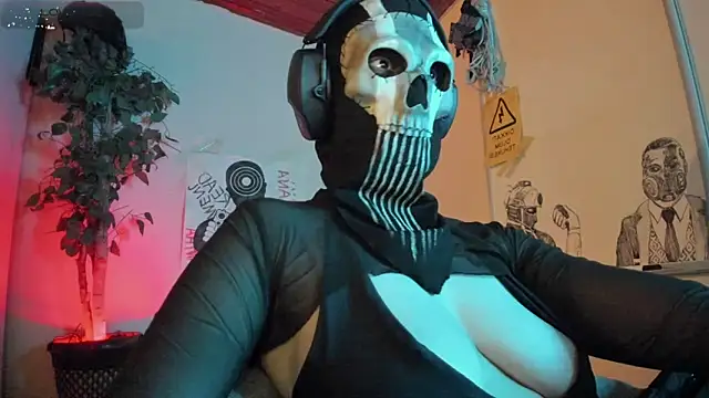 Snapshot of cos_operator chatting on June 5, 8:47 pm cos operator online show from June 5, 8:47 pm