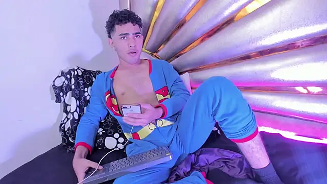 Snapshot of LucasCarterr_ chatting on March 13, 1:21 am LucasCarterr online show from March 13, 1:21 am