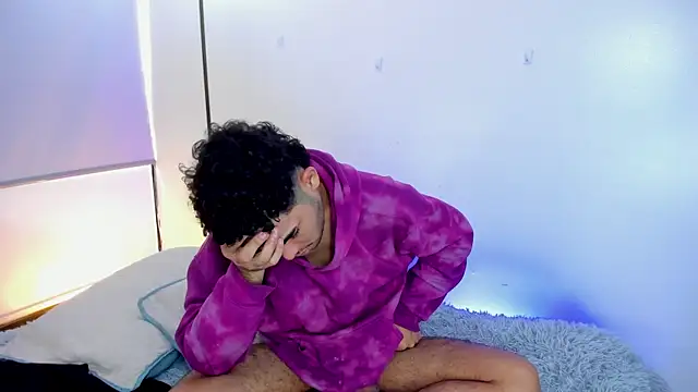 Snapshot of LucasCarterr_ chatting on March 18, 3:53 pm LucasCarterr online show from March 18, 3:53 pm