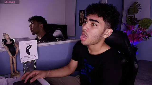 Snapshot of LucasCarterr_ chatting on September 20, 4:02 am LucasCarterr online show from September 20, 4:02 am