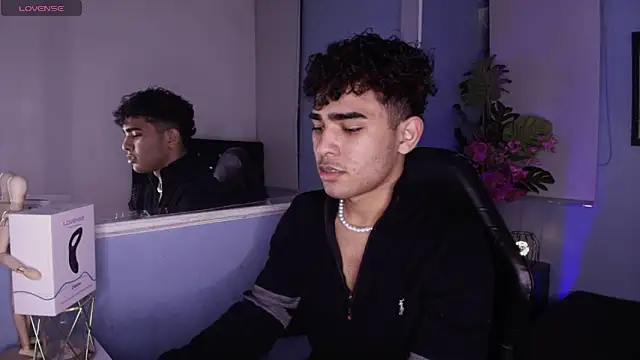 Snapshot of LucasCarterr_ chatting on September 24, 3:54 am LucasCarterr online show from September 24, 3:54 am