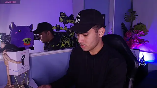 Snapshot of LucasCarterr_ chatting on October 2, 4:41 am LucasCarterr online show from October 2, 4:41 am