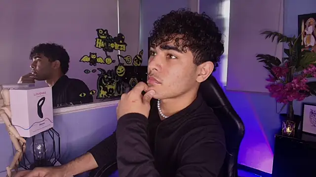 Snapshot of LucasCarterr_ chatting on October 15, 8:20 pm LucasCarterr online show from October 15, 8:20 pm