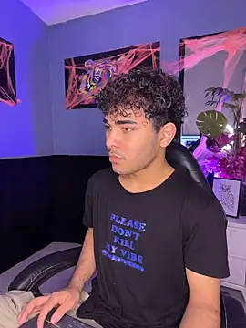 Snapshot of LucasCarterr_ chatting on October 29, 4:15 am LucasCarterr online show from October 29, 4:15 am