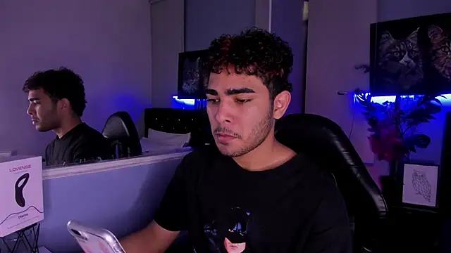 Snapshot of LucasCarterr_ chatting on November 30, 3:54 am LucasCarterr online show from November 30, 3:54 am