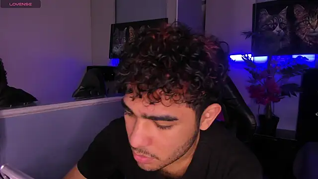 Snapshot of LucasCarterr_ chatting on December 2, 4:29 am LucasCarterr online show from December 2, 4:29 am