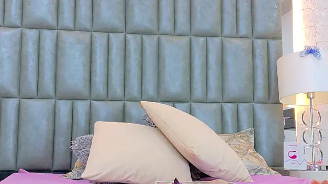 CamilaJohnston online show from May 19, 1:22 am