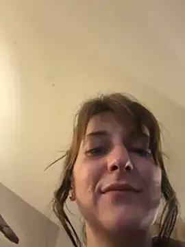 Snapshot of 2brokegirlz chatting on March 11, 12:50 pm 2brokegirlz online show from March 11, 12:50 pm