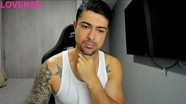 Snapshot of Dante_Storm chatting on October 20, 4:07 pm Dante Storm online show from October 20, 4:07 pm