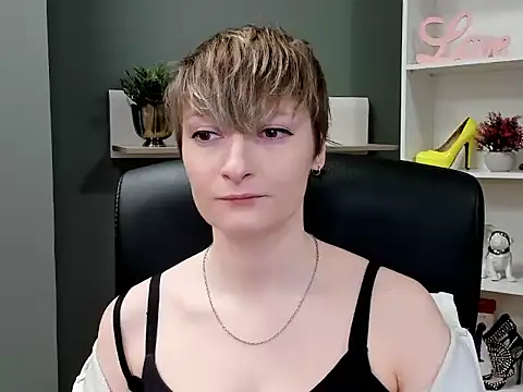 Snapshot of hottieBlair chatting on October 22, 6:13 am hottieBlair online show from October 22, 6:13 am