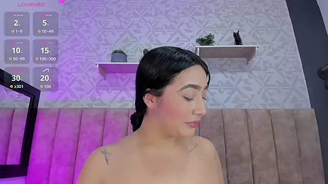 Snapshot of MelinaCruz chatting on November 6, 3:40 am MelinaCruz online show from November 6, 3:40 am