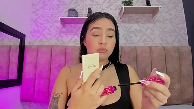 Snapshot of MelinaCruz chatting on November 10, 3:49 am MelinaCruz online show from November 10, 3:49 am